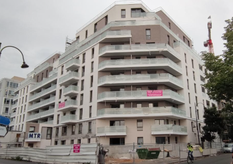 Participation au chantier de construction de 3 bâtiments d'habitation avec 8 étages à Reuil Malmaison sur les lots carrelage et sols